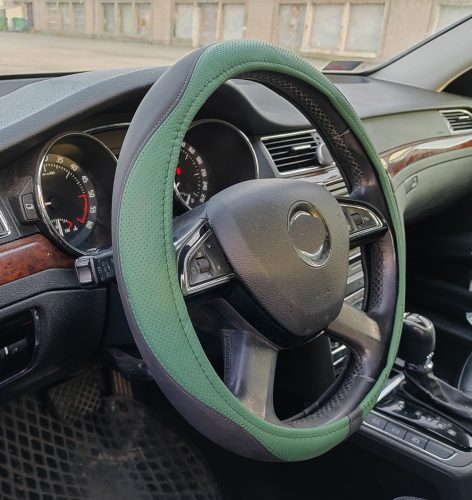 Couvre volant similicuir noir effet bande verte Ø38cm